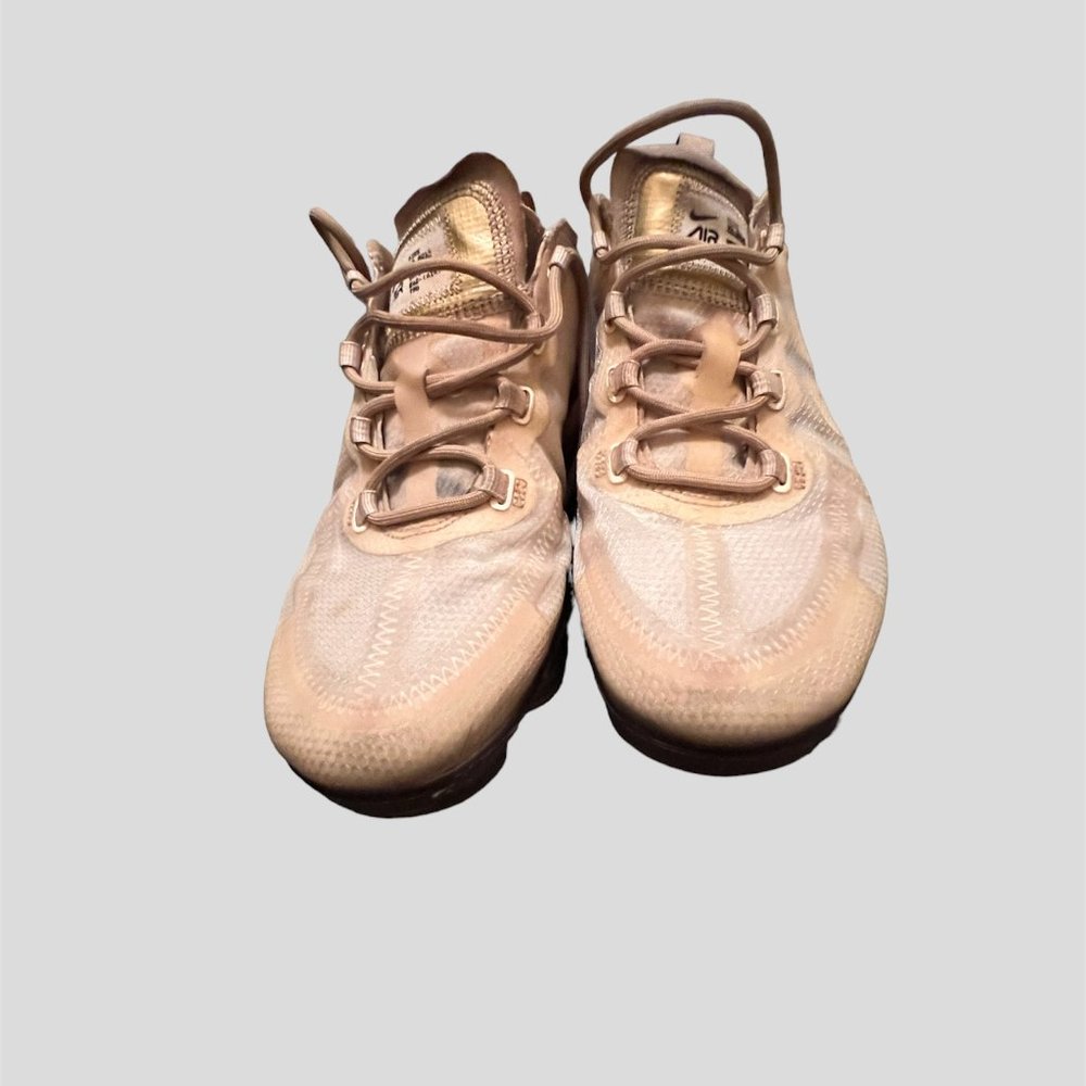 Nike size 7 Vapormax cream light bone sneaker